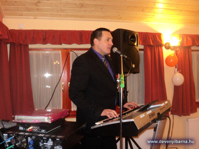 Domonyv�lgyben